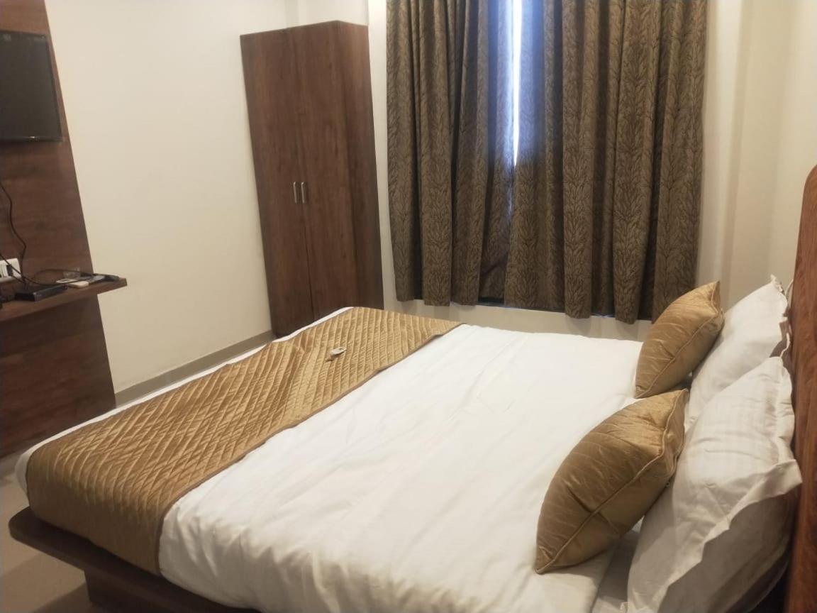 Hotel Sai Krupa Ahmedabad Eksteriør billede